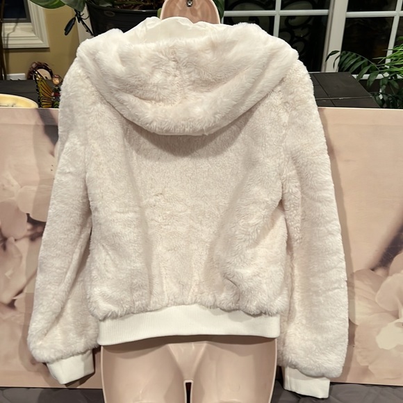 32 High quality furry zip up hoodie jacket! - Picture 2 of 16